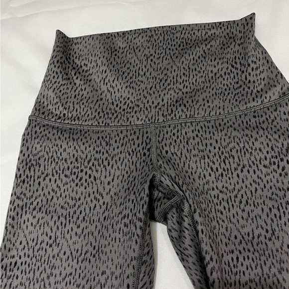Lululemon grey leopard print leggings EUC - Picture 3 of 4